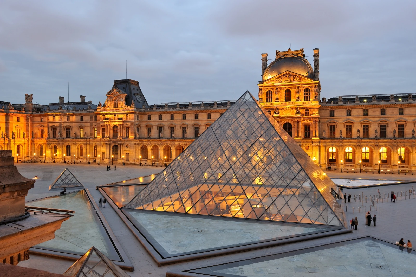 https://tngtravel.com.vn/tay-au-duc-ha-lan-bi-luxembourg-phap