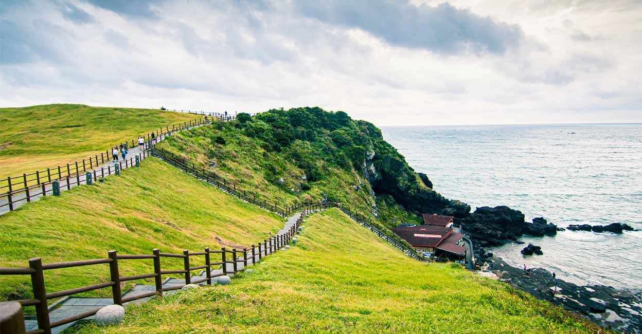 https://tngtravel.com.vn/wp-content/uploads/2025/02/1.webp