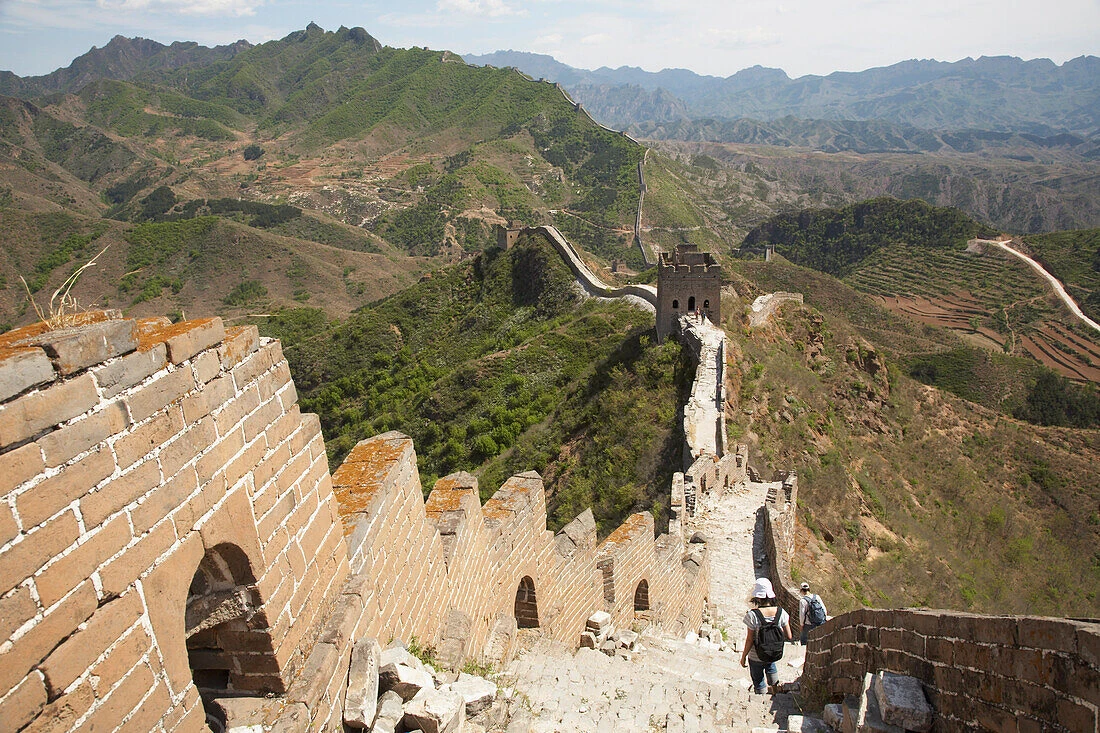 https://tngtravel.com.vn/wp-content/uploads/2025/02/13993187-The-Great-Wall-From-Jinshanling-to-Simatai-China.webp