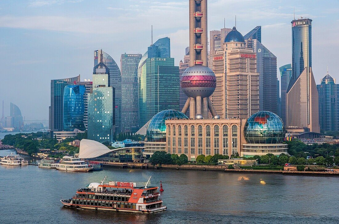 https://tngtravel.com.vn/wp-content/uploads/2025/02/71095246-China-Shanghai-City-Pudong-District-Skyline-Oriental-Pearl-Tower-Huanpu-River.webp