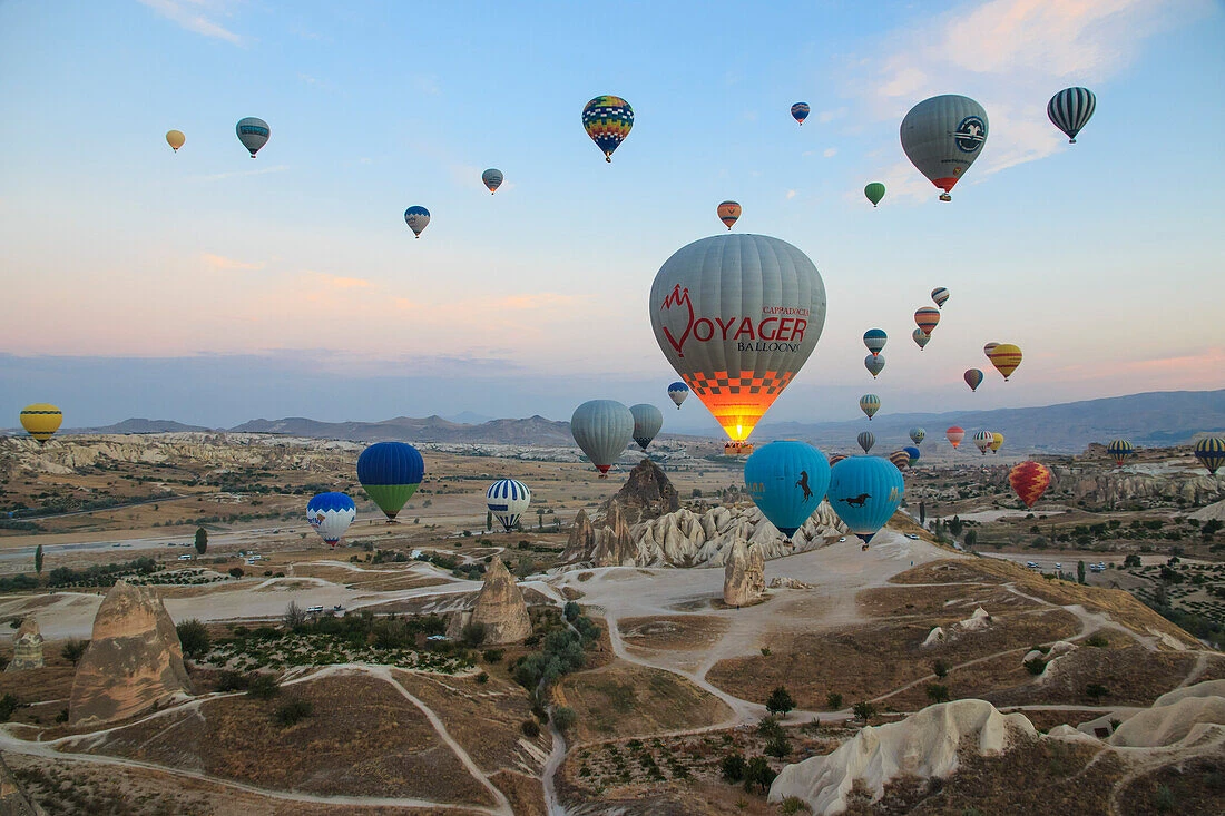 https://tngtravel.com.vn/wp-content/uploads/2025/03/Le-hoi-khinh-khi-cau-Cappadocia.webp