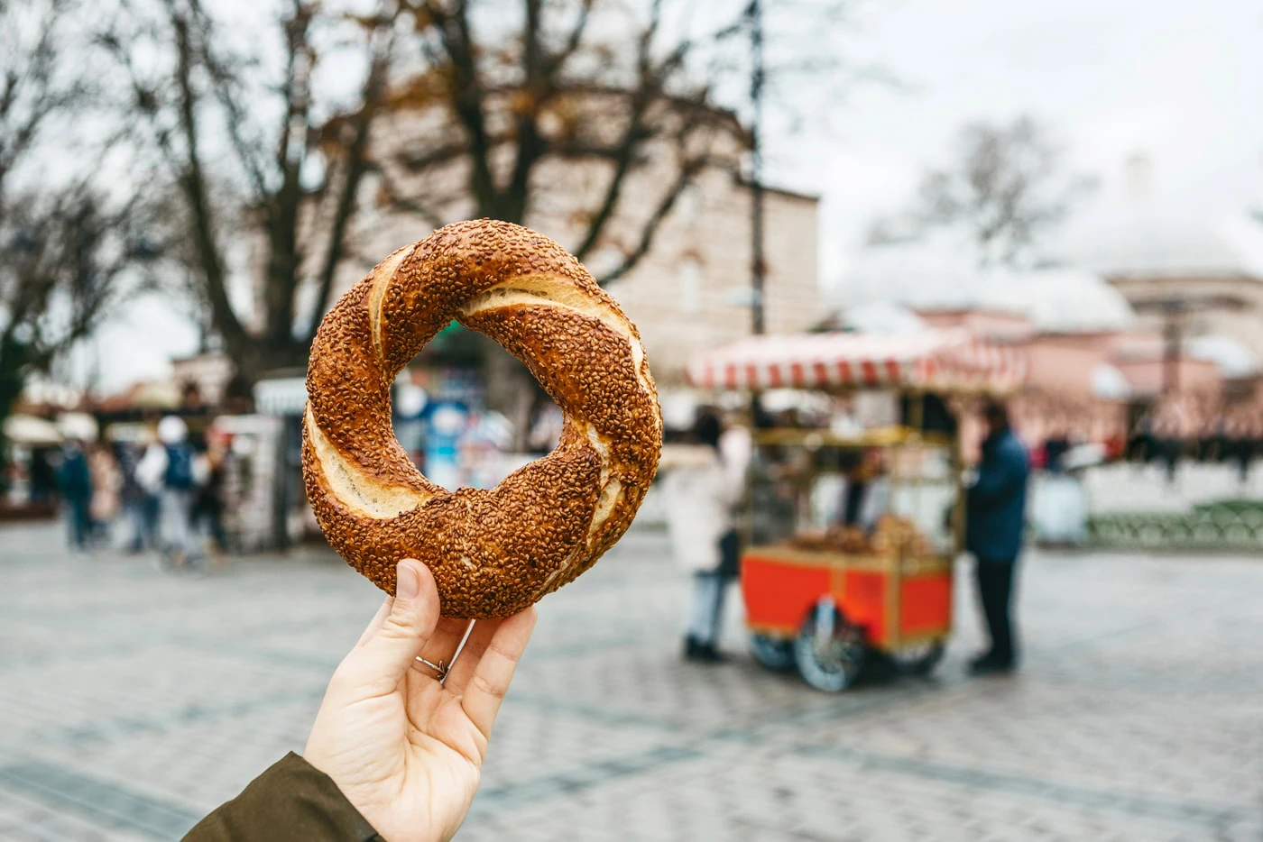 https://tngtravel.com.vn/wp-content/uploads/2025/03/Simit-banh-mi-vong.webp
